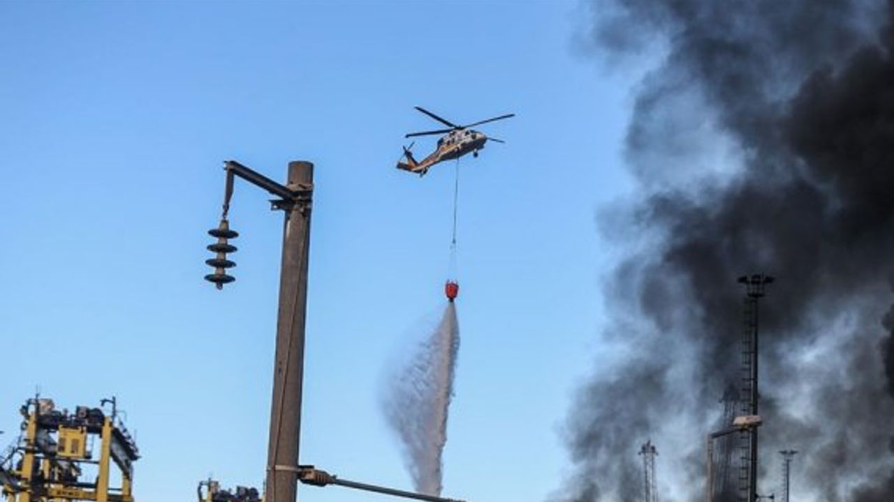 İskenderun Limanı'nda  çıkan yangına müdahale sürüyor