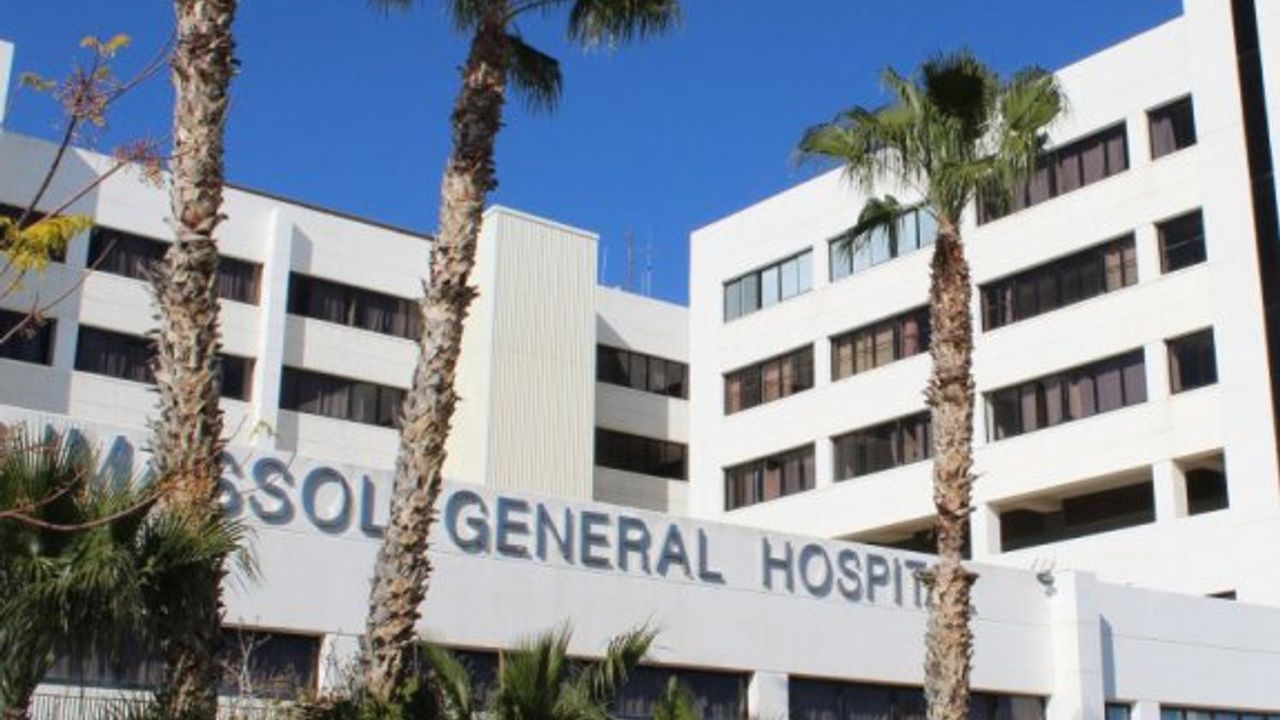 Limasol Devlet Hastanesi hasta yakınlarından içme suyu talep etti