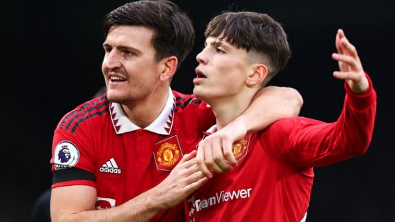 Manchester United 3 puanı 2 golle aldı