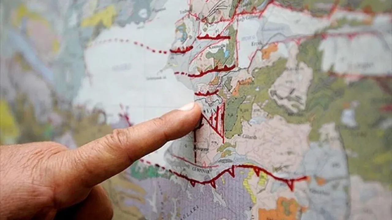 MTA diri fay haritası yenilendi: Evimin altından fay hattı geçiyor mu? Türkiye'de deprem riski taşıyan iller