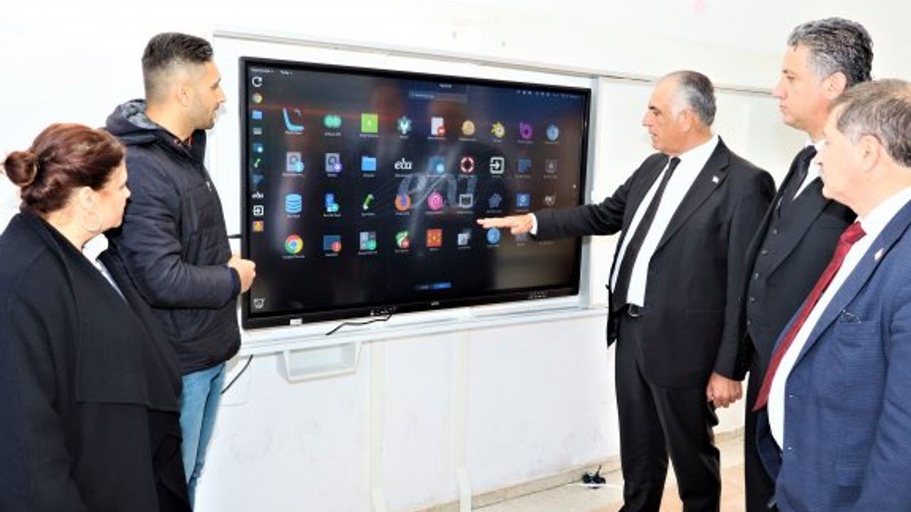 Okullarda Akıllı Tahta'ların kurulumu sürüyor