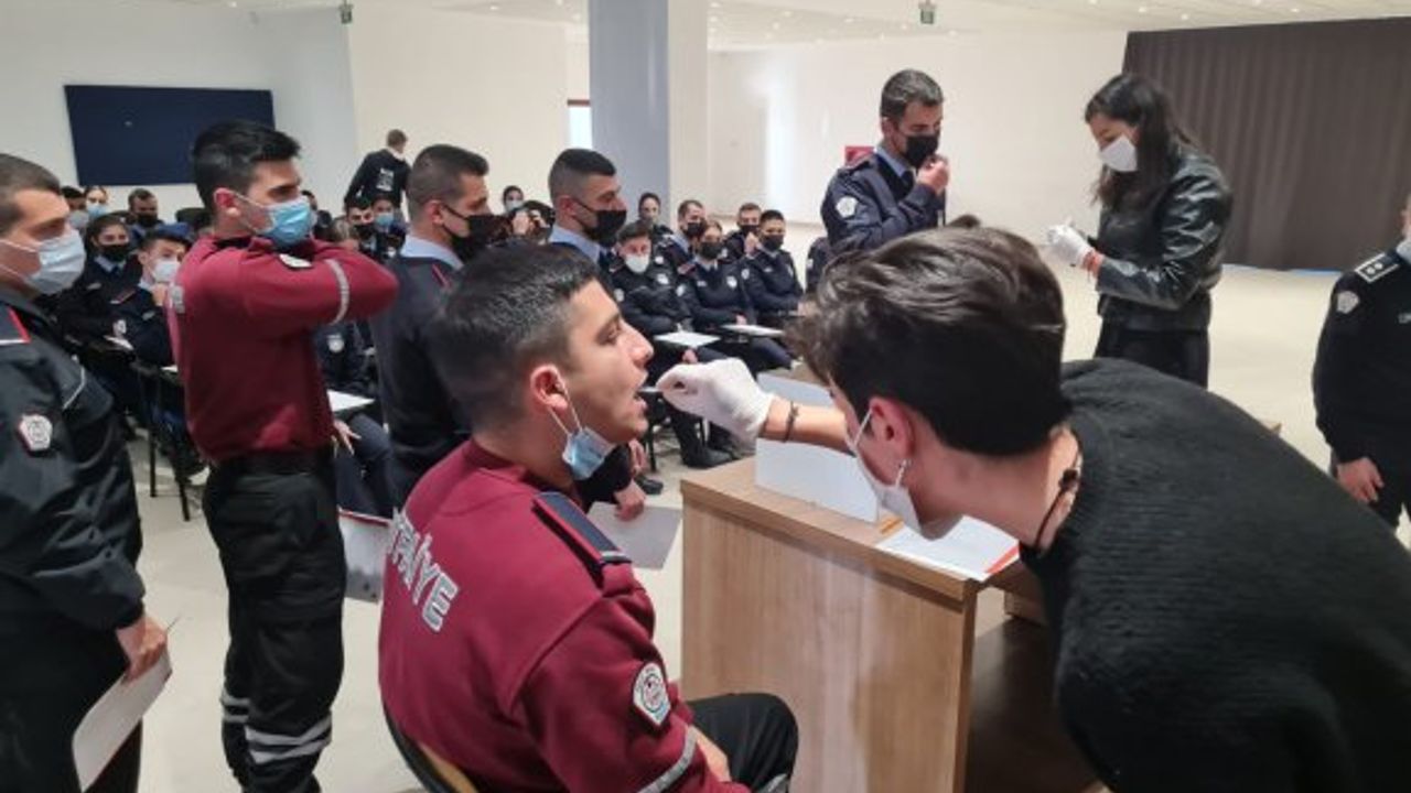 Polis Okulu öğrencilerinden örnek davranış