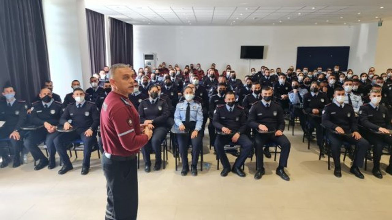 Polis okulu öğrencilerine deprem konusunda eğitim