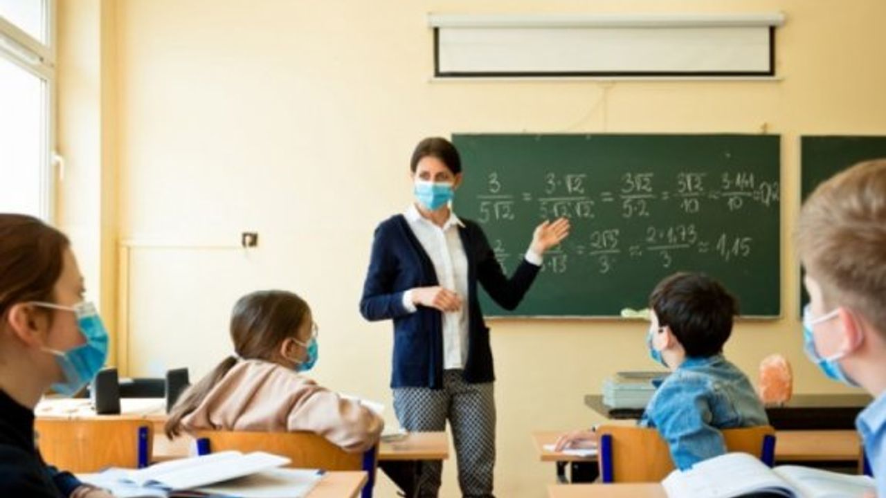Yaklaşık 52 bin öğrenci ve 6 bin öğretmen ders başı yapıyor