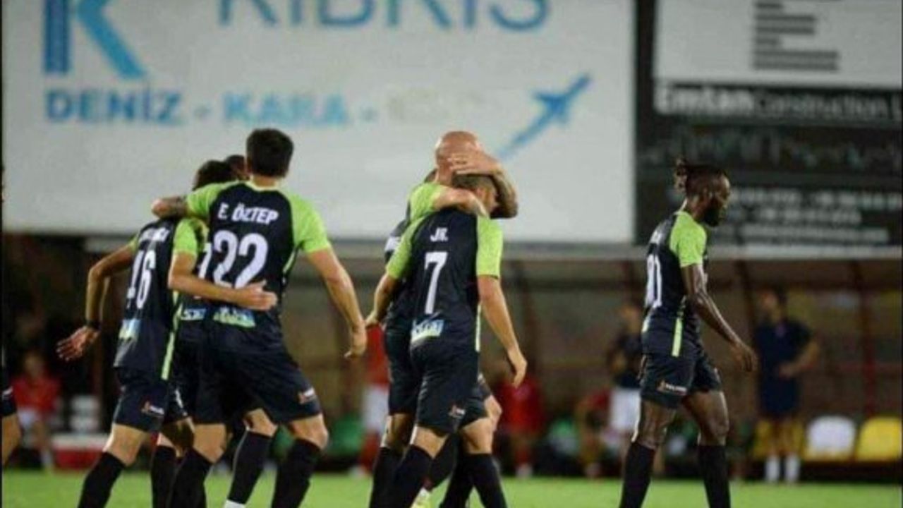 Yeşilova'da iki futbolcu süresiz kadro dışı