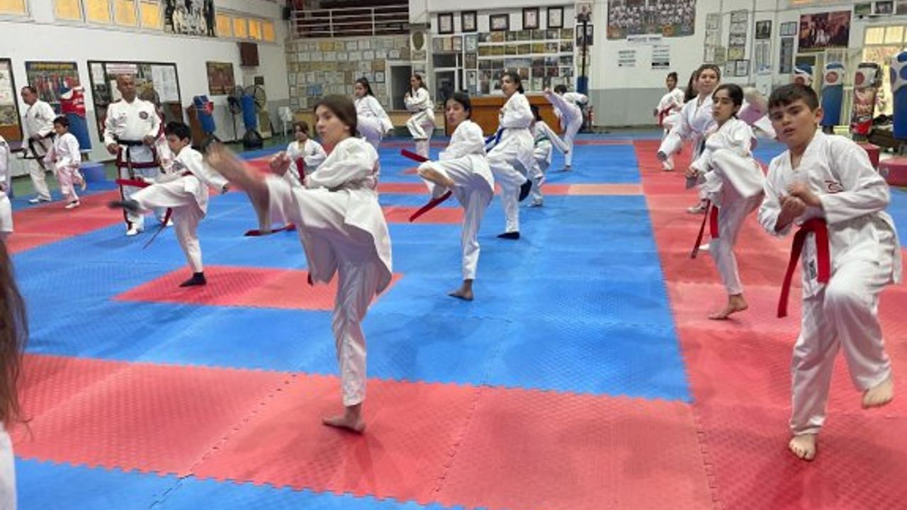 16 Taekwondocu kara kuşakta terfi etti