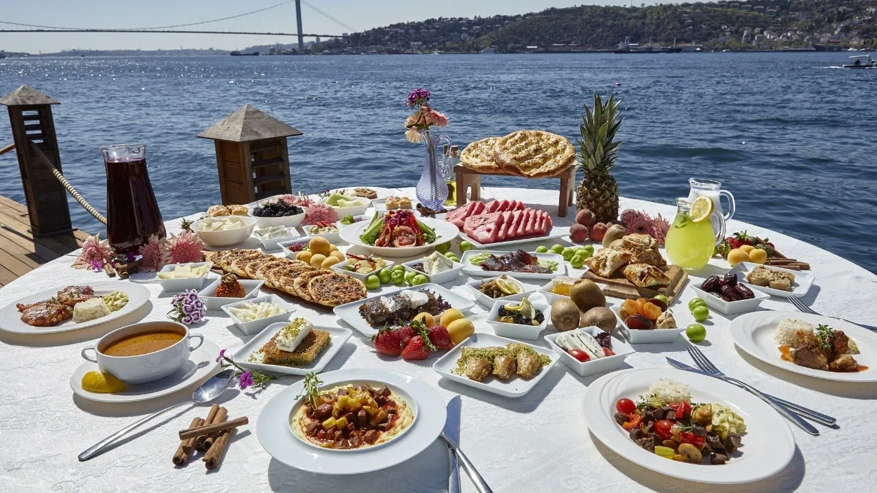 4 kişilik lüks iftar 13 bin TL’yi aşıyor