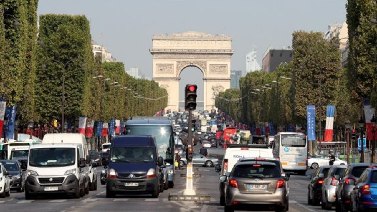 AB ülkeleri, 2035'te benzinli ve dizel arabaları yasaklamayı onayladı