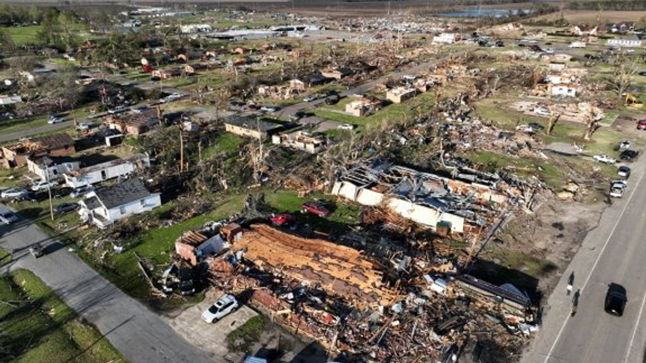 ABD'de hortumlar iki kentte 26 can aldı
