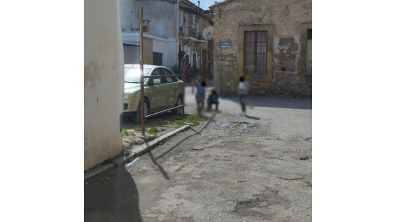 Bu çocuklar okul saatinde neden sokaklarda?