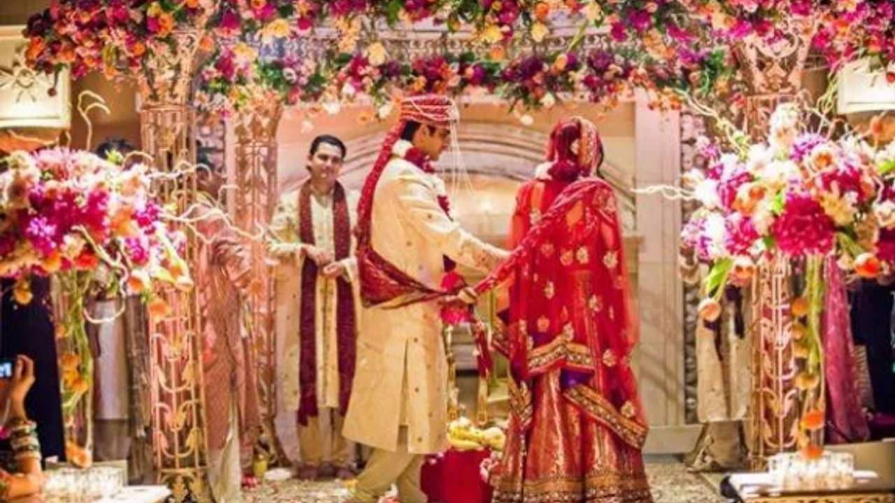 Düğünde ölen gelinin yerine damadı kardeşiyle evlendirdiler