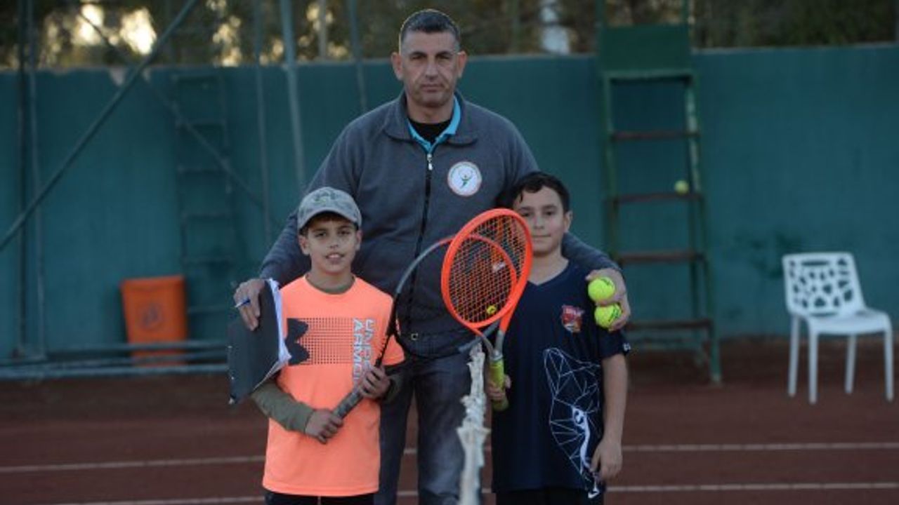 Ekrem Yeşilada Anı Turnuvasında genç raketlerin mücadelesi