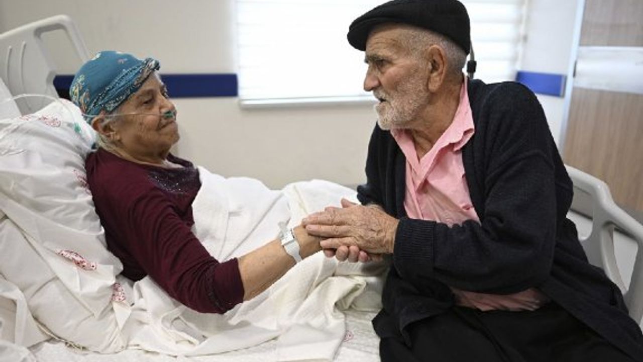 Enkaza girip 65 yıllık hayat arkadaşını kurtardı