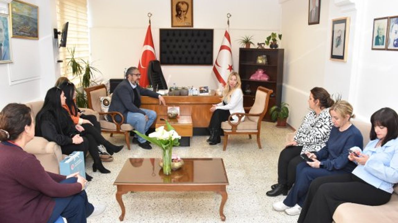 Girne Belediye Başkanı Şenkul, 14 Mart Tıp Bayramı nedeniyle Girne Akçiçek Hastanesi’ni ziyaret etti