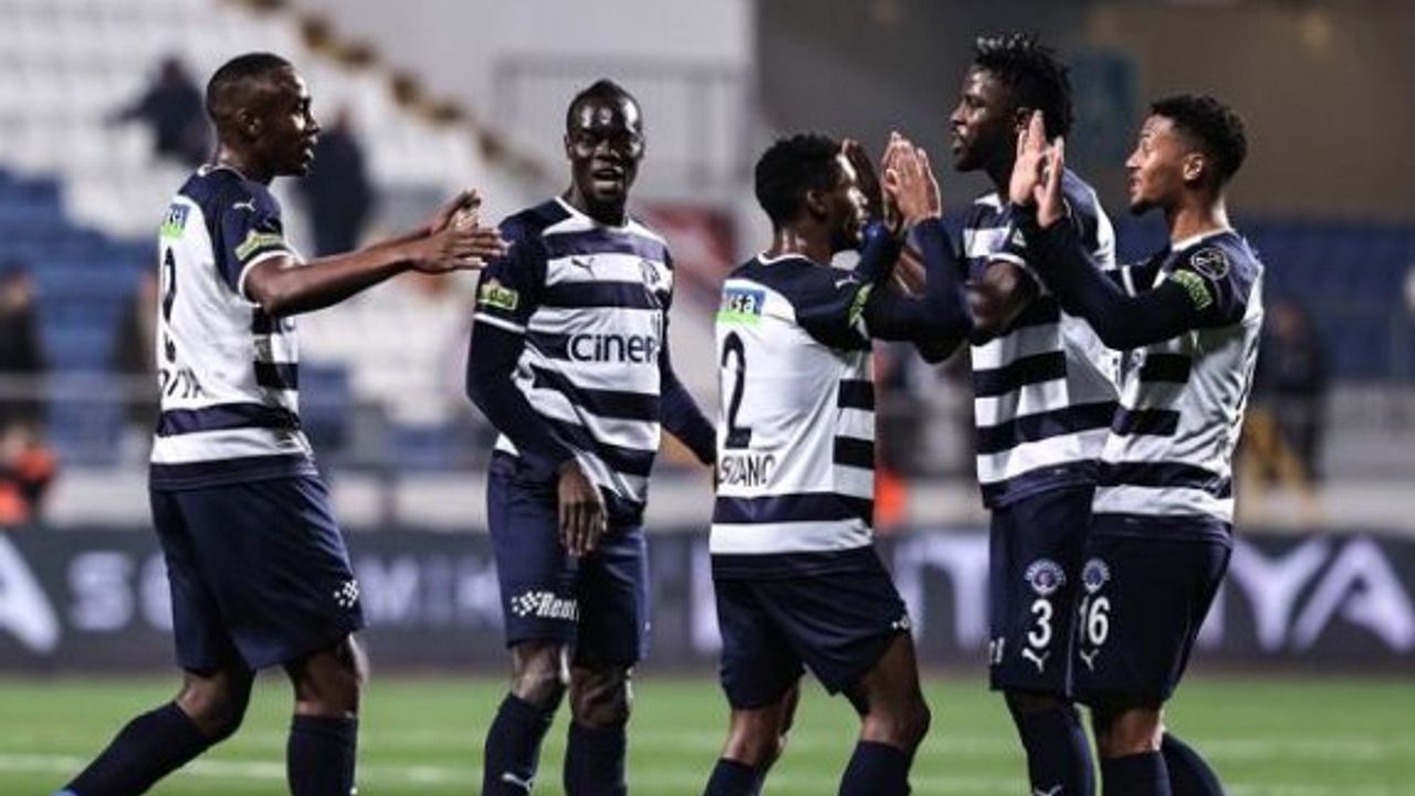 Kasımpaşa, Antalya'yı 3 golle geçti