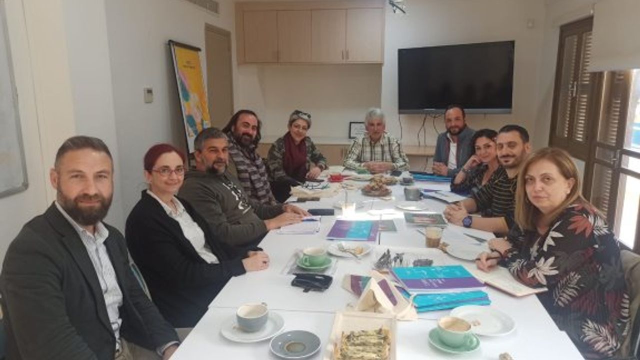 Kıbrıs öğretmen sendikalarının toplantısı ara bölgedeki Dayanışma Evi’nde yapıldı