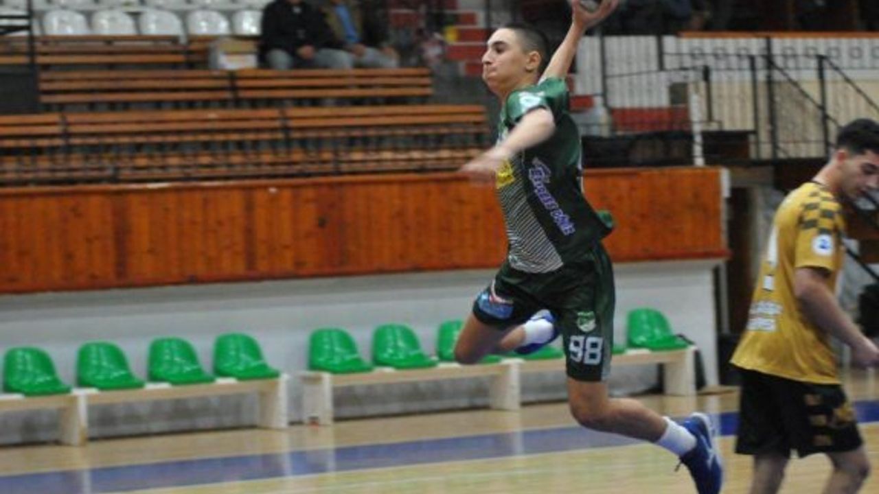 Kıvanç, cimnastikten sonra hentbolda da başarılı