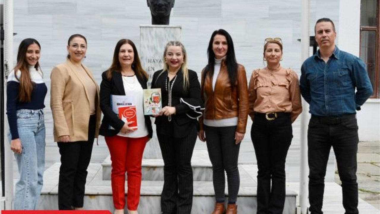 Limasol Bankası, Sesli Kitap Tanıtımı için Demoktasi Ortaokulu’ndaydı