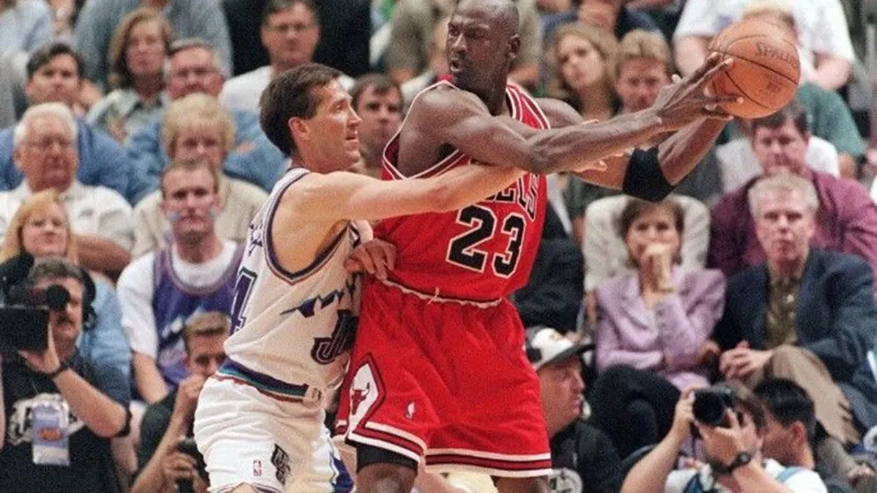 Michael Jordan'ın 1998 NBA finali ayakkabıları açık artırmada