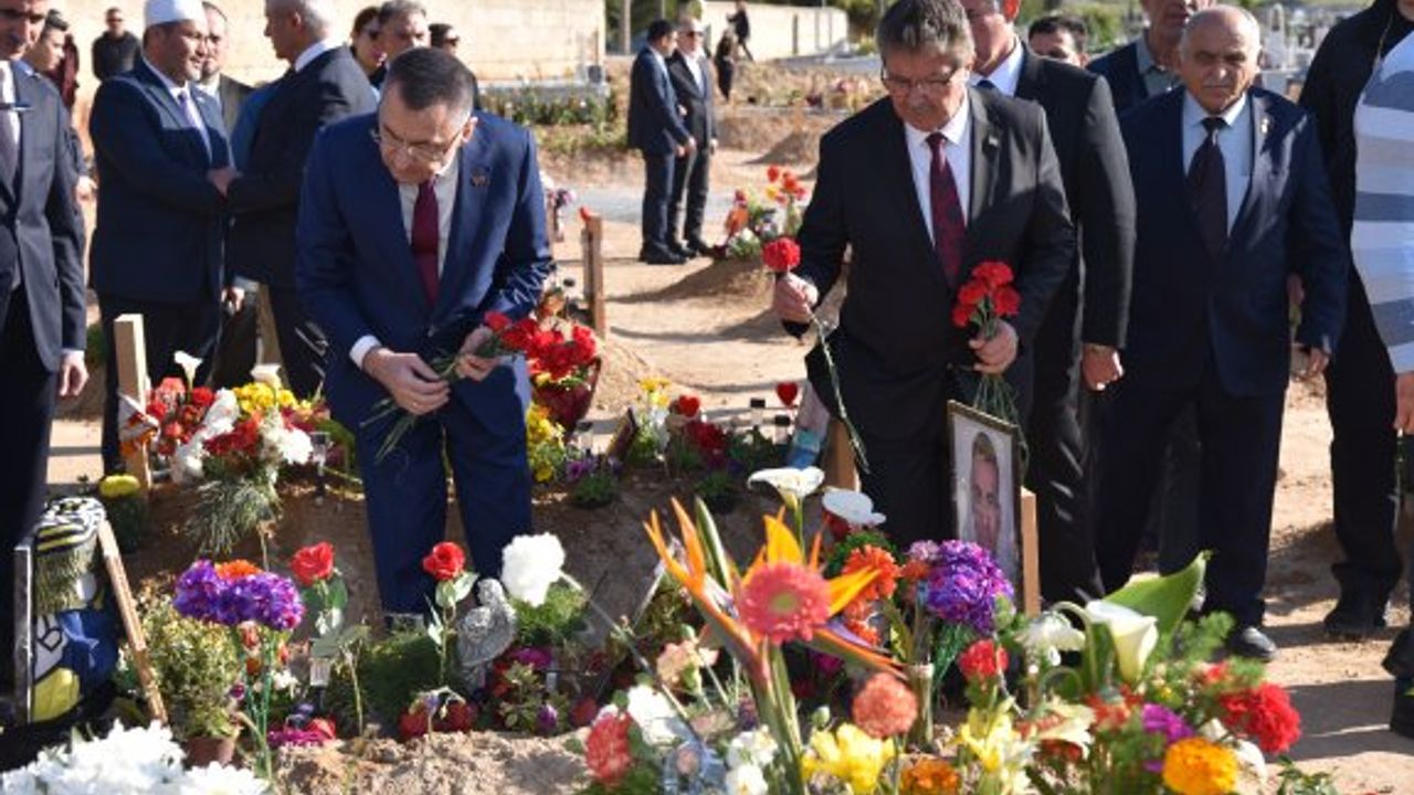 Oktay, Şampiyon Melekler’in mezarlarını ziyaret etti