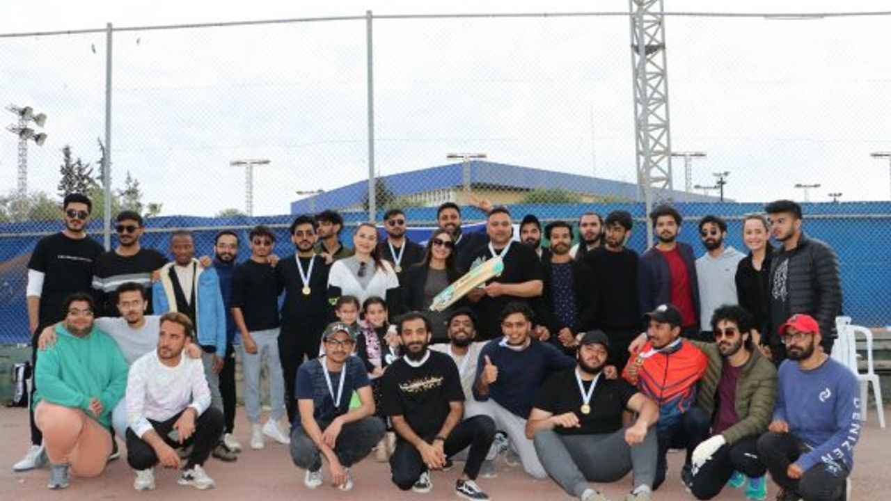 Pakistanlı öğrenciler DAÜ’de kriket turnuvasında buluştu