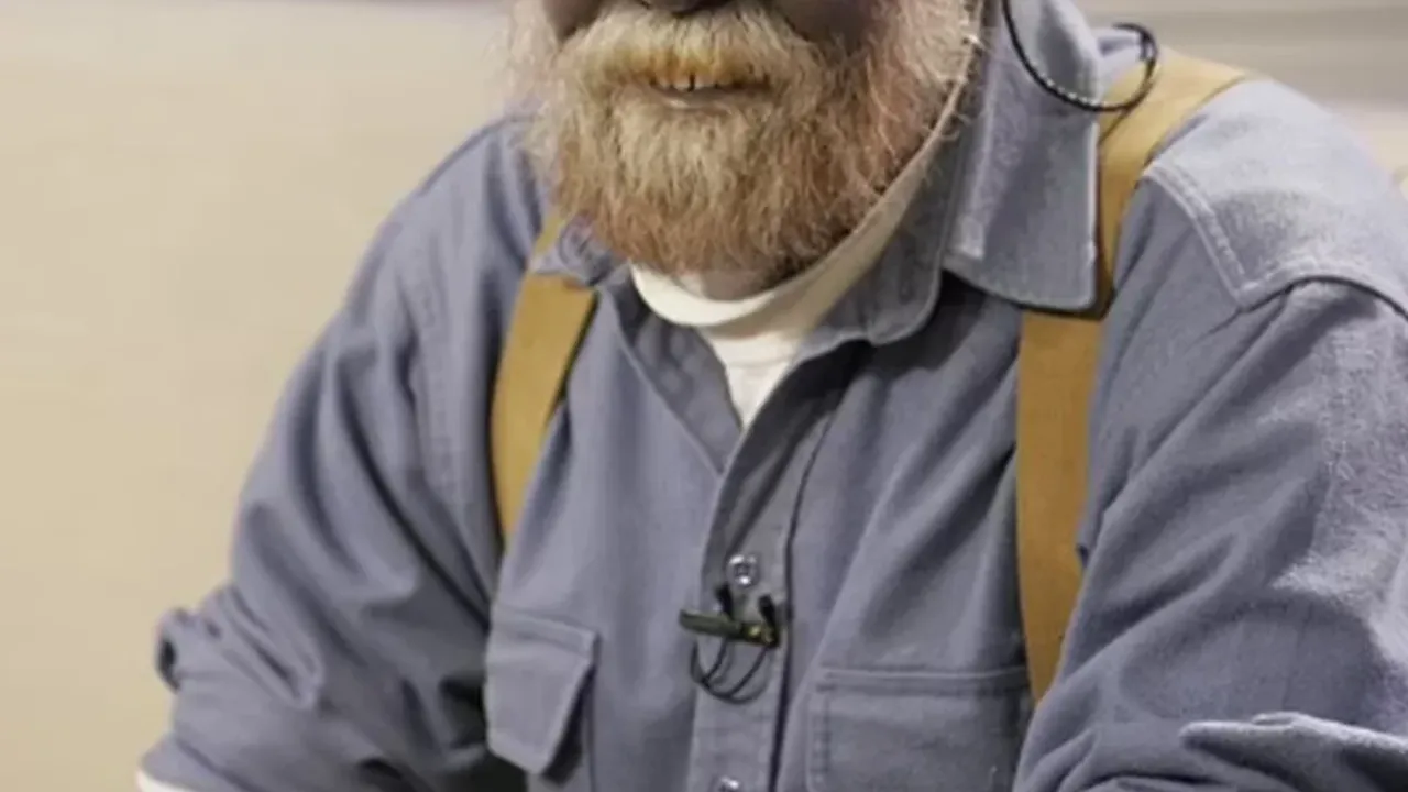 Şirin baba olarak ünlendi: Kocakarı ilacı içtikten sonra ten rengi maviye döndü