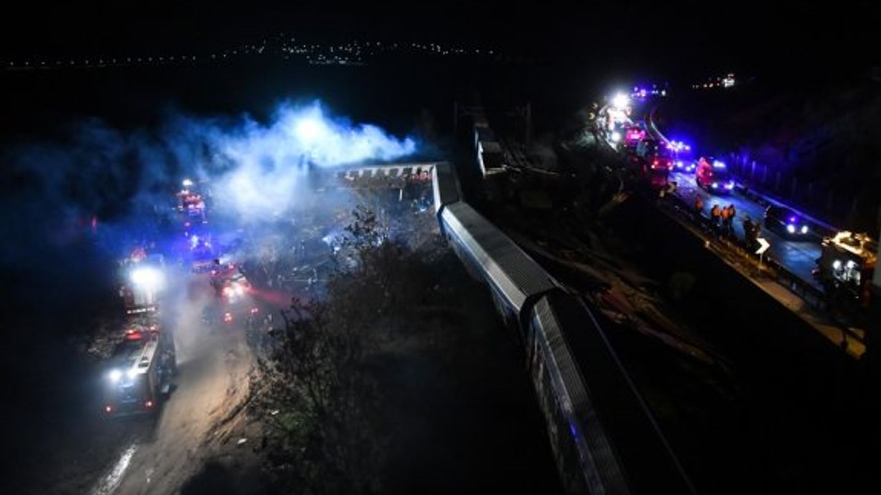 Yunanistan'da tren kazasında 32 kişi hayatını kaybetti