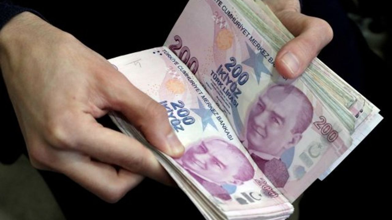 200 TL’lik banknot eridikçe eriyor!