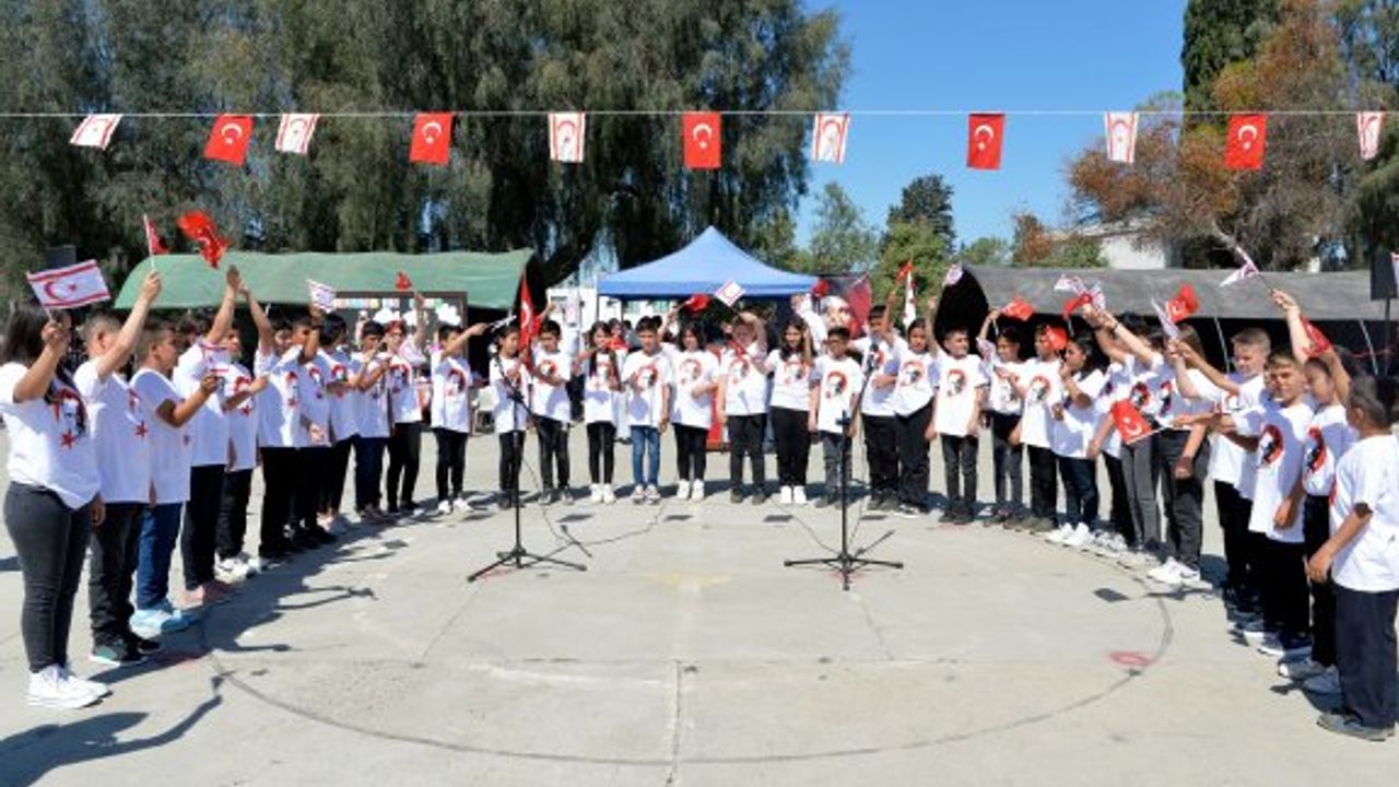 23 Nisan nedeniyle birçok devlet okulda dün gösteriler düzenlendi