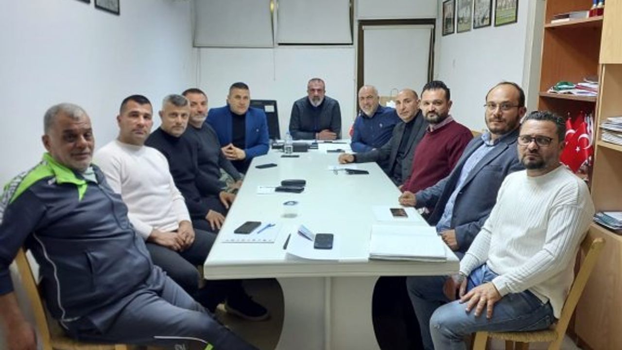 Antrenörler Derneği yönetimi sohbet toplantısı gerçekleştiriyor