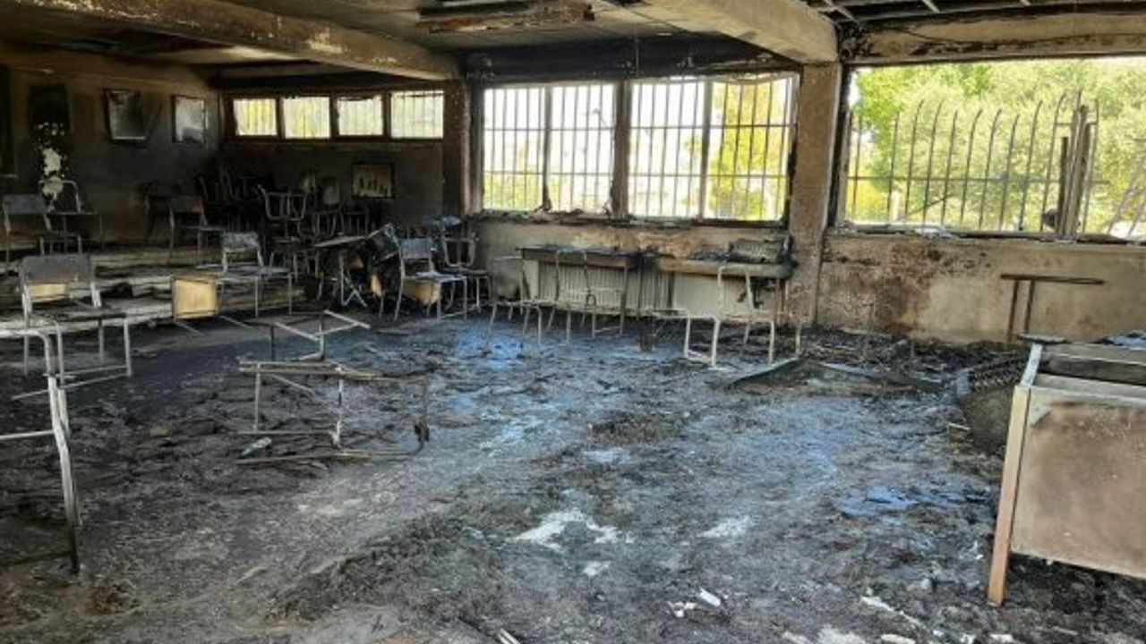 Güney Lefkoşa'da iki okul kundaklandı