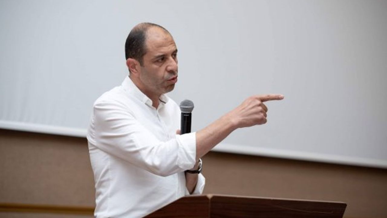 “Kıbrıs üzerinden güç mücadelesini görmeliyiz”