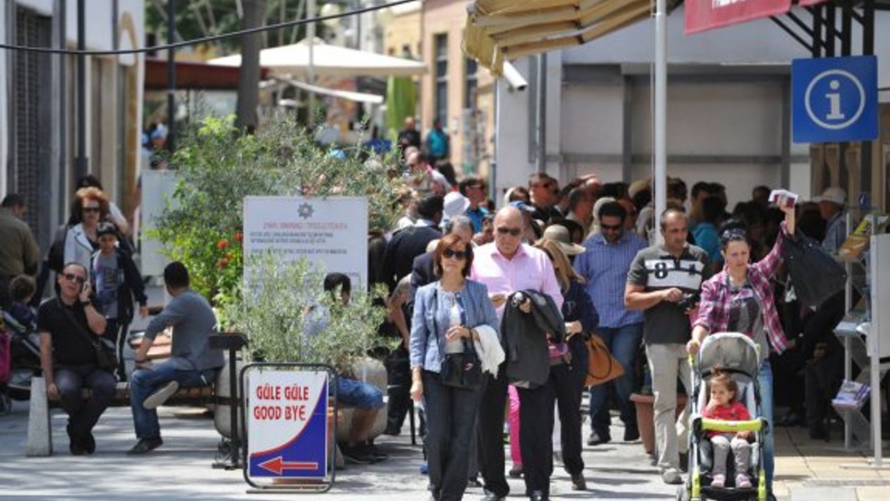 Kıbrıs’ta kara sınır kapılarından 20 yılda 141 milyon geçiş yapıldı