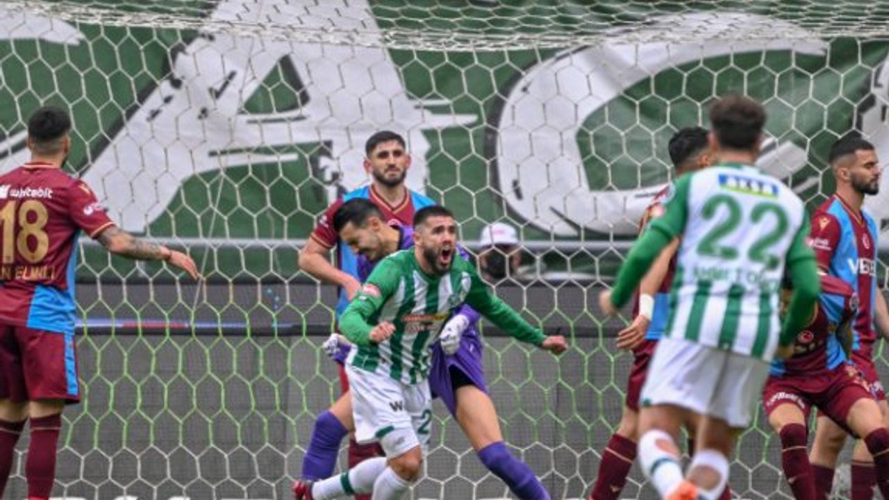 Konyaspor, Trabzonspor'u üzdü
