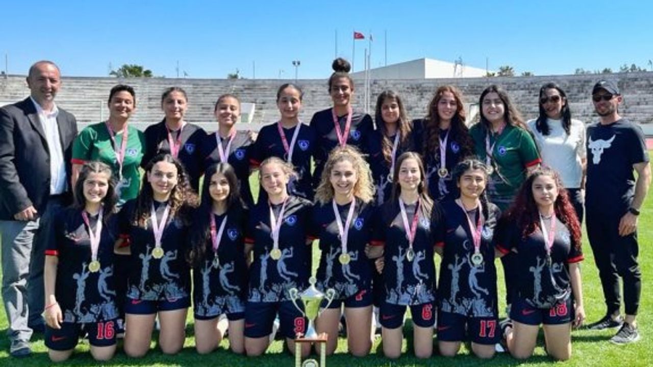 Liseler futbolda LTL ve Bekirpaşa Lisesi şampiyon