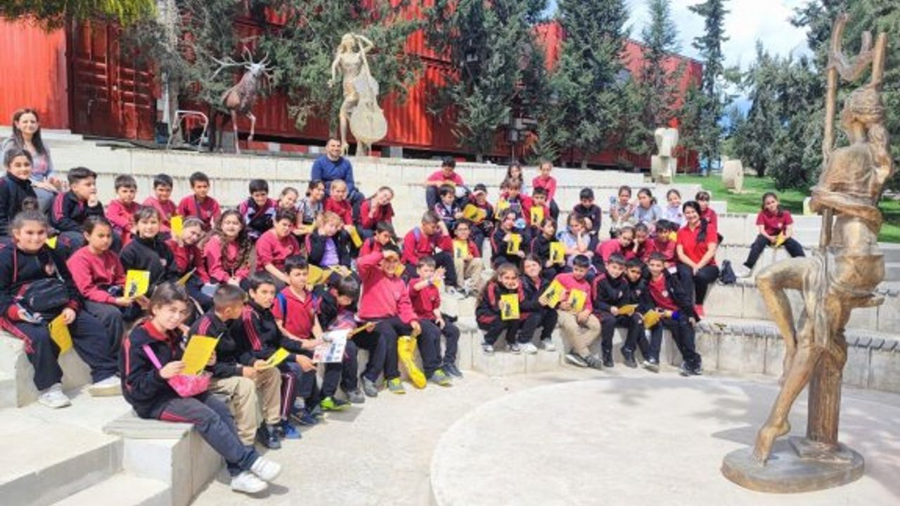 Öğrenciler, YDÜ’de kültür sanat ve bilim dolu saatler geçirdi