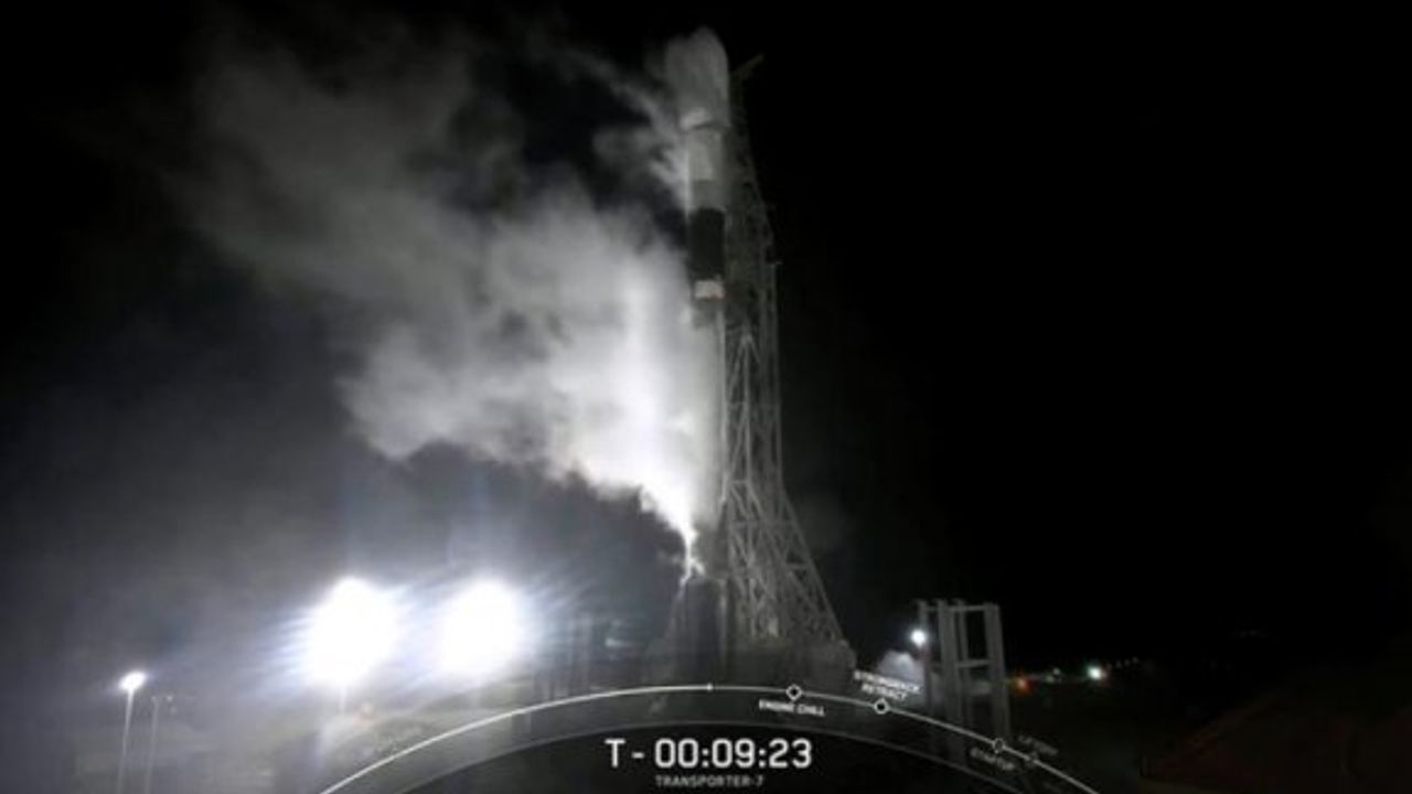 Türkiye'nin ilk yerli ve milli gözetleme uydusu İMECE uzaya fırlatıldı