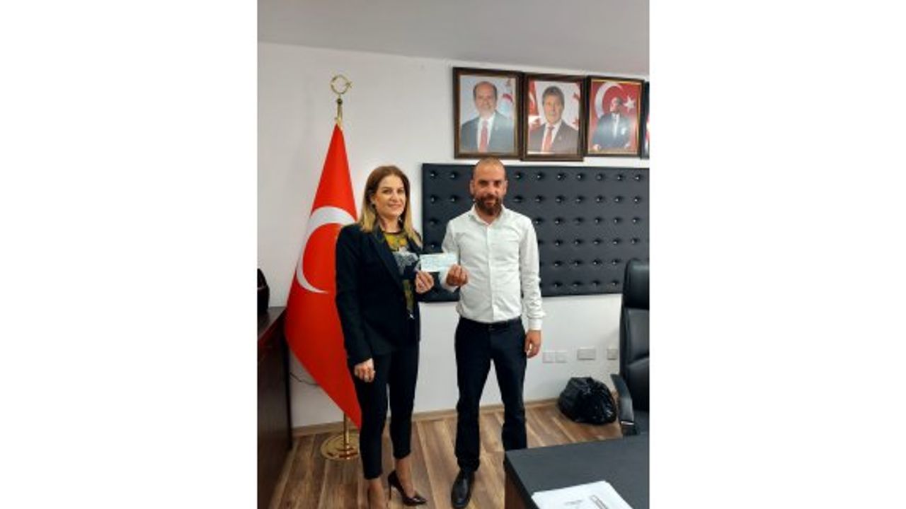 500 bin TL’lik büyük ikramiye talihlisi çekini aldı