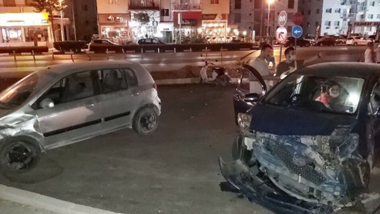 Alkollü sürücü park halindeki araca çarptı