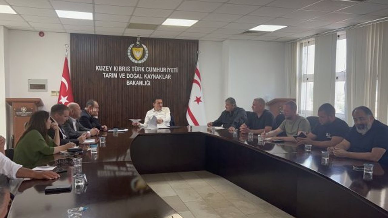 Bakan Oğuz, hayvan yetiştiricileriyle görüştü