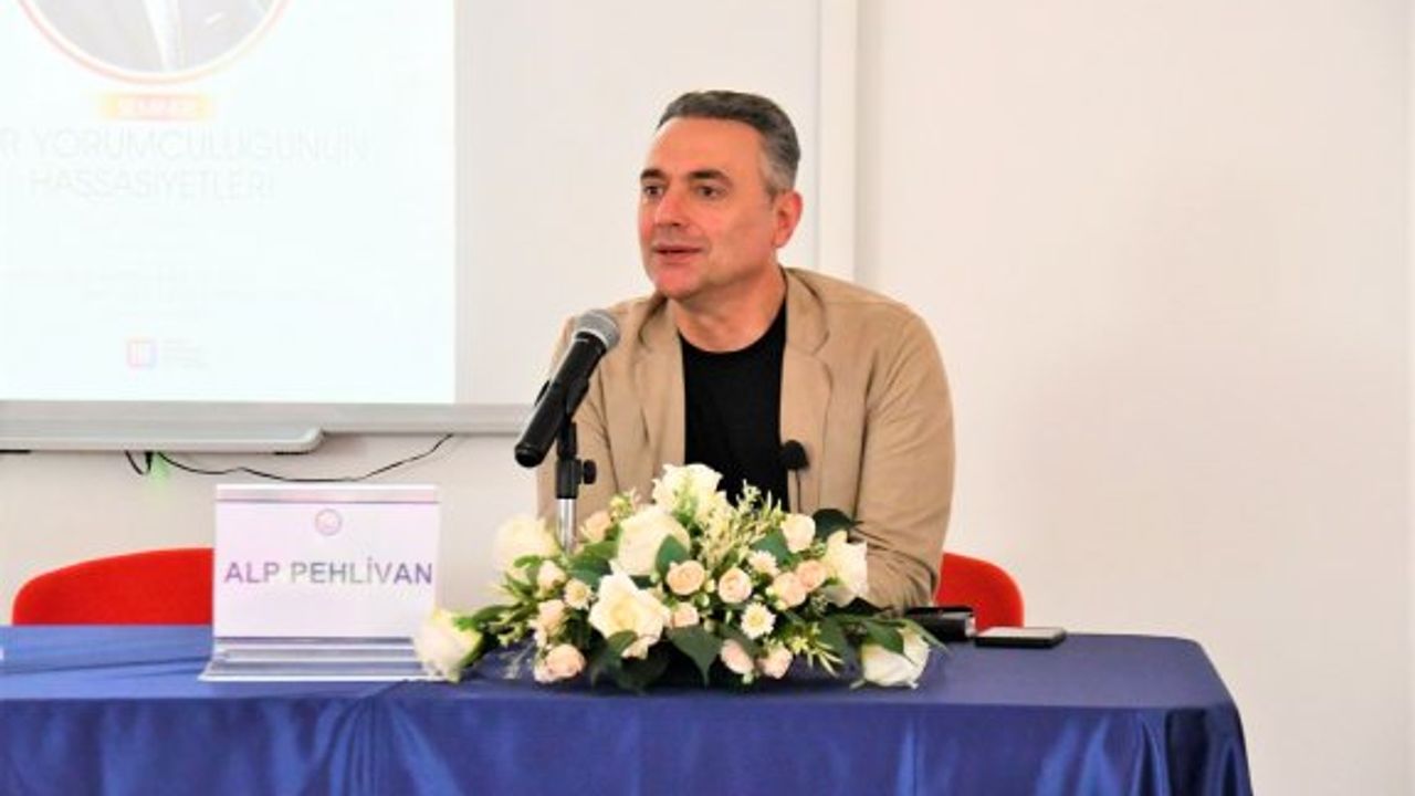 DAÜ'nün konuğu tanınmış spor yazarlarından Alp Pehlivan'dı