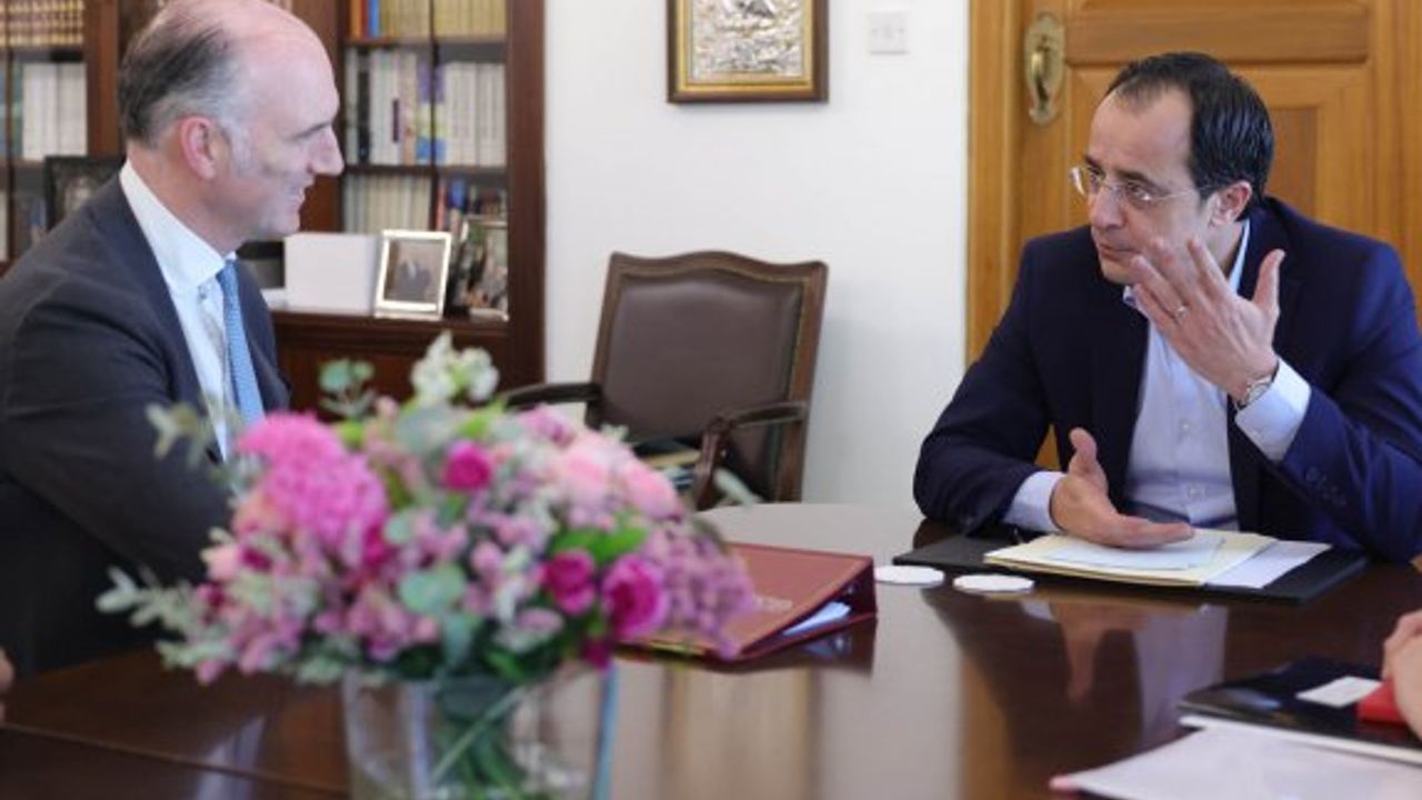 Docherty: "İngiltere her daim iki kesimli iki toplumlu federasyonu destekleyecek"