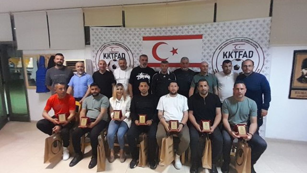 Futbolda ayın başarılı antrenörleri ödüllendirildi