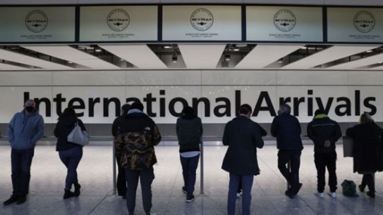 İngiltere'de uluslararası öğrenciler Ocak 2024 itibarıyla ailelerini ülkeye getiremeyecek