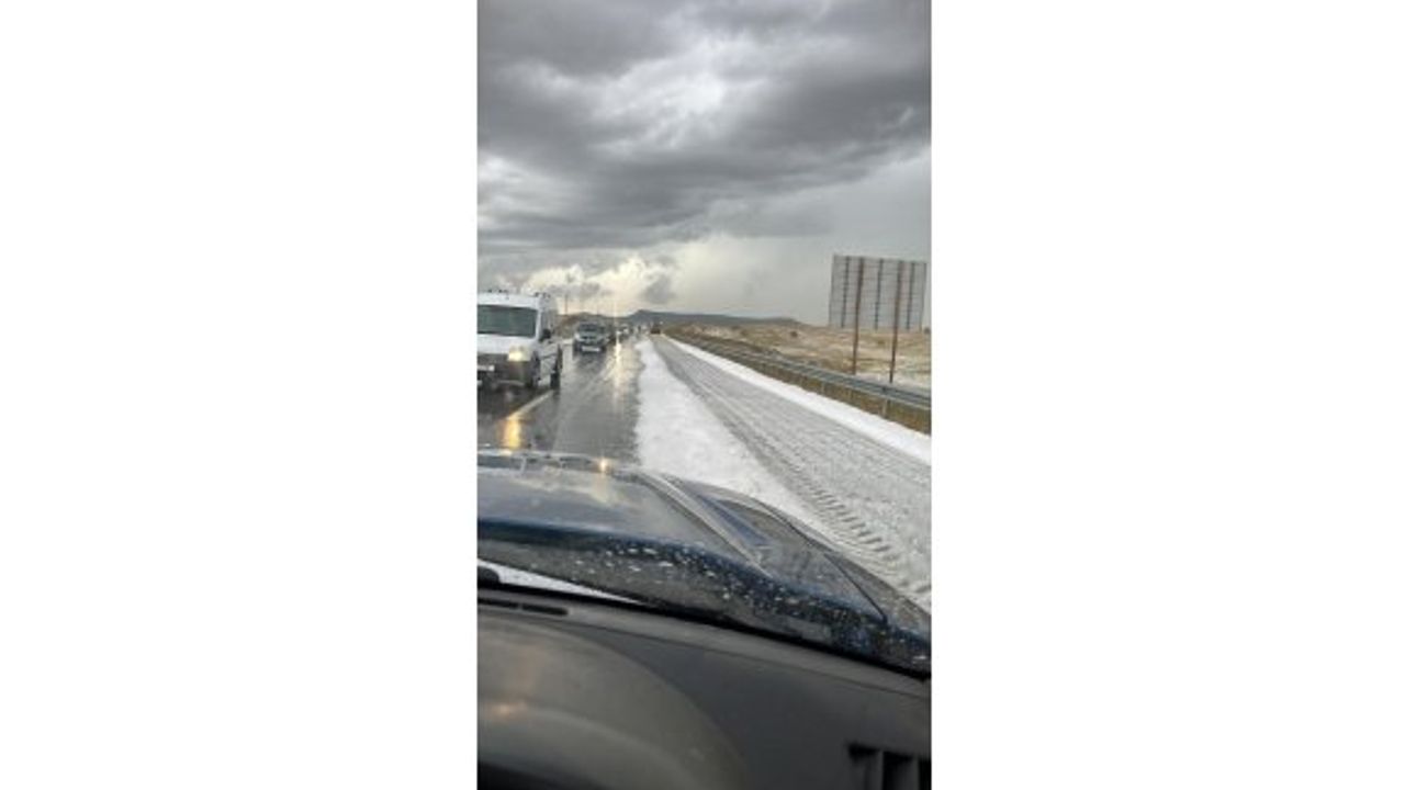 Lefkoşa - Güzelyurt anayolunda dolu yağışı etkili oldu