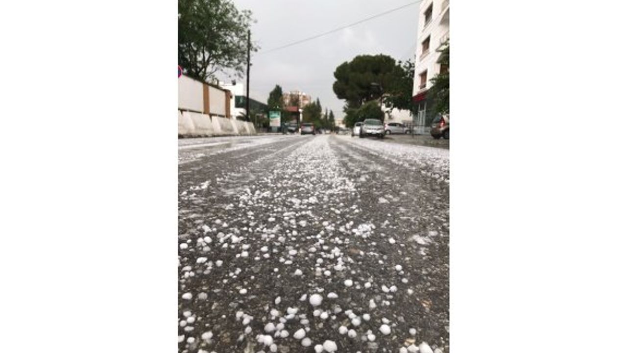 Lefkoşa’da fırtına ve dolu etkili oldu