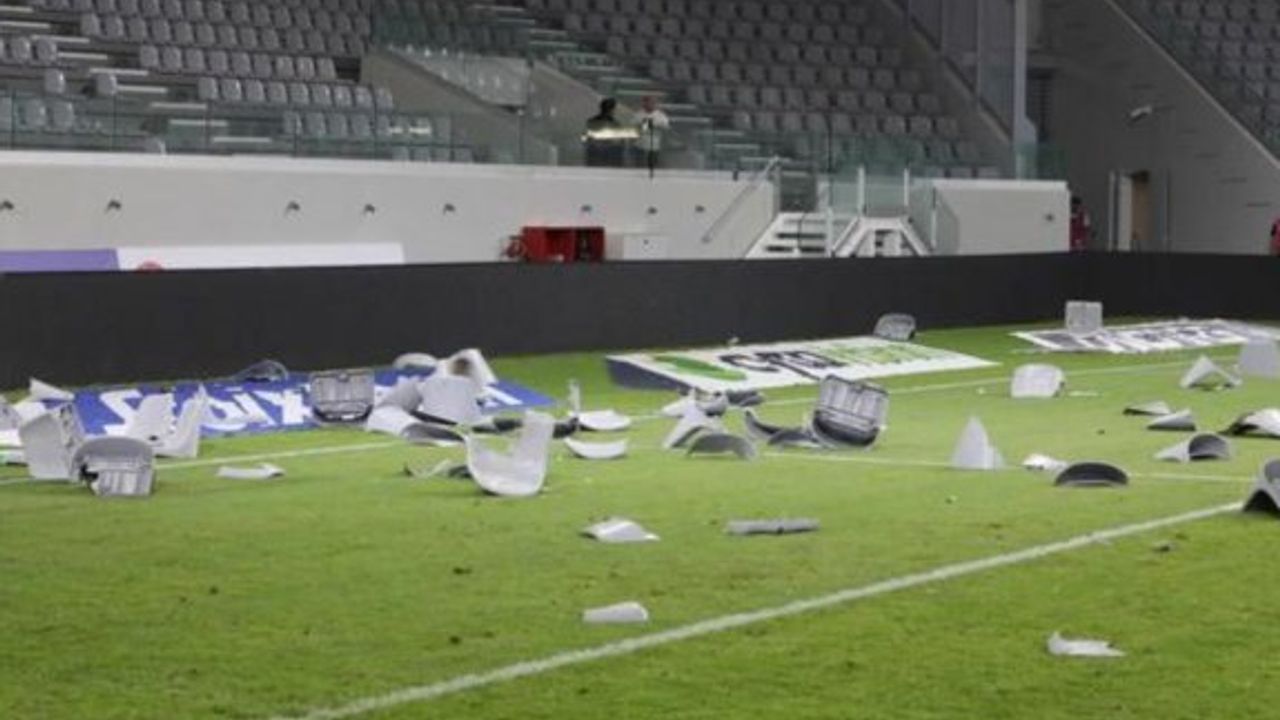 Limasol’daki  “Alfamega” stadyumu savaş alanına döndü