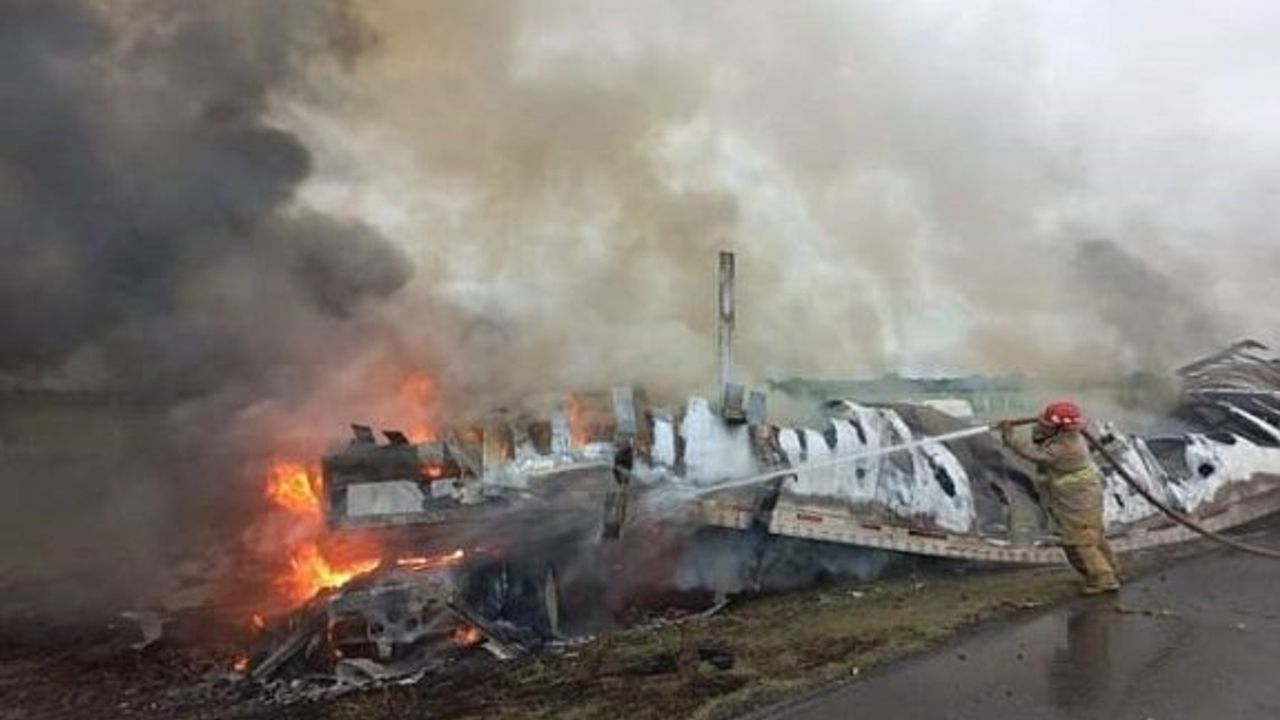 Meksika'da kamyon ile minibüsün çarpışması sonucu 26 kişi öldü