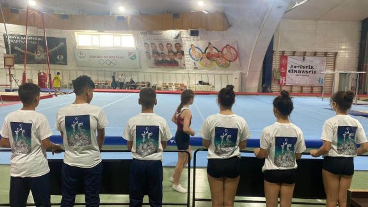 Cimnastikçiler, Bolu'da Melekler Takımı tişörtleriyle çalıştı