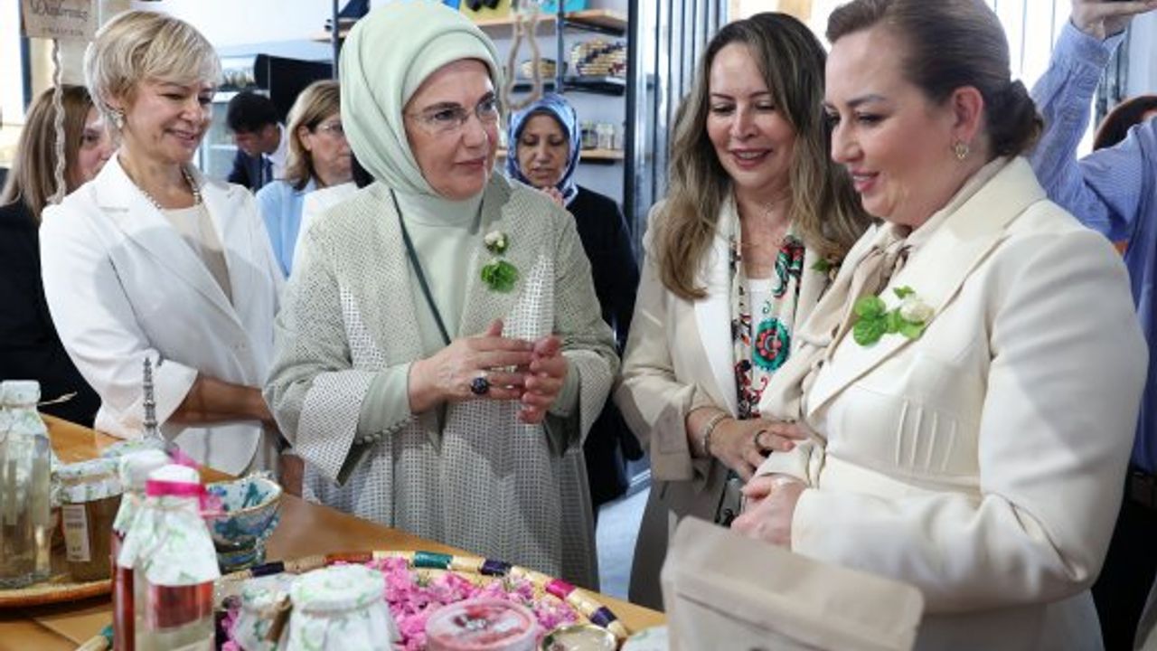 Emine Erdoğan'dan Gİ-KA KOOP Üretim ve Satış Merkezi'ne ziyaret
